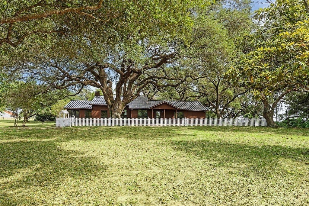 3834 Farm To Market Road 949