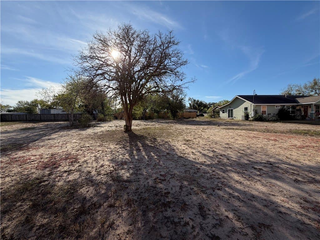 515 Mesquite St. lot: 1-3
