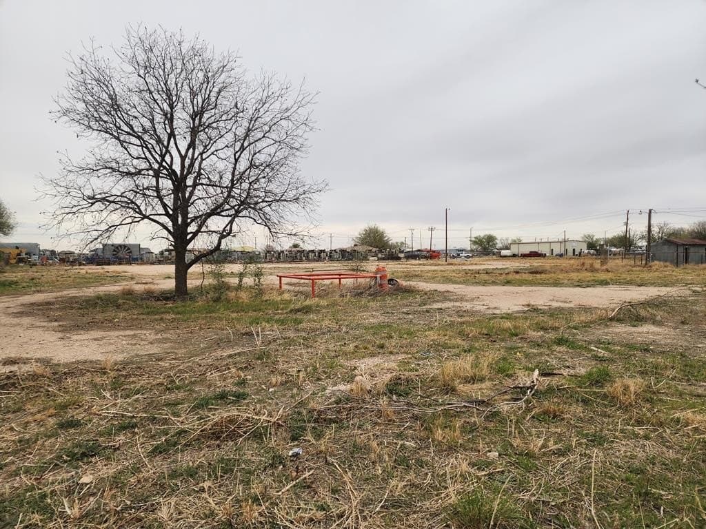 310 W Hillmont