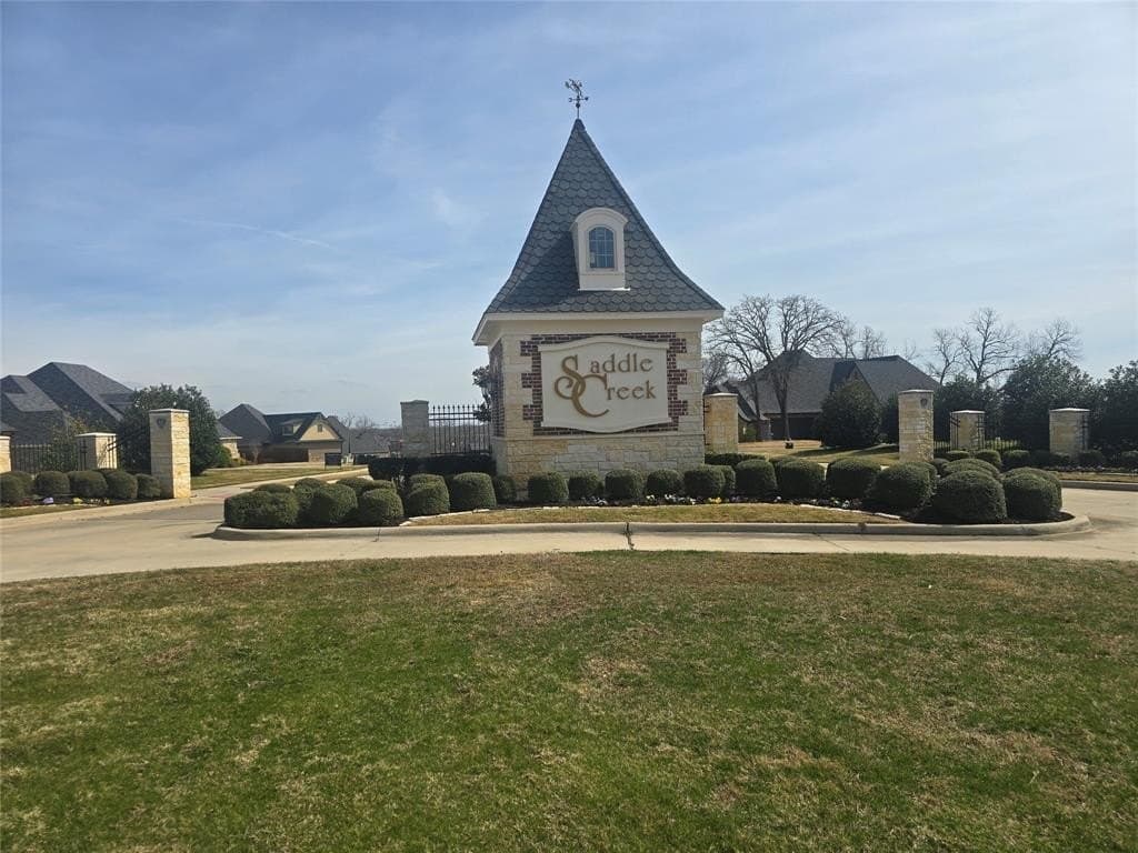3805 Saddle Creek