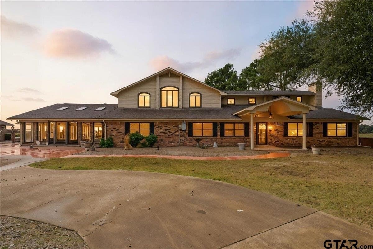 10736 E Hwy 154