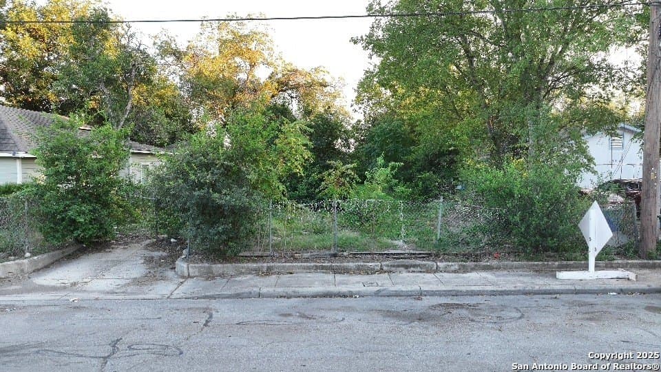 1318 Essex