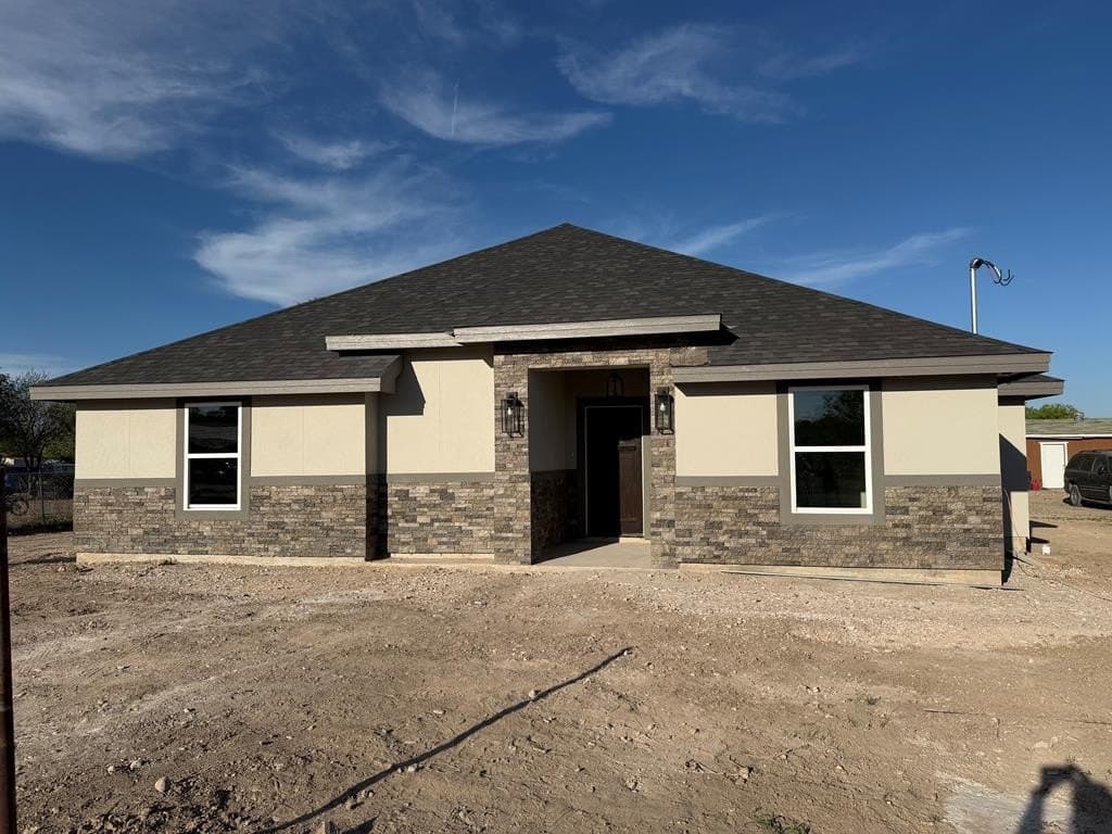 3204 CALLE TERESA