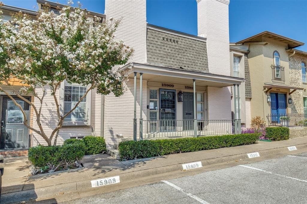 15909 Archwood Lane