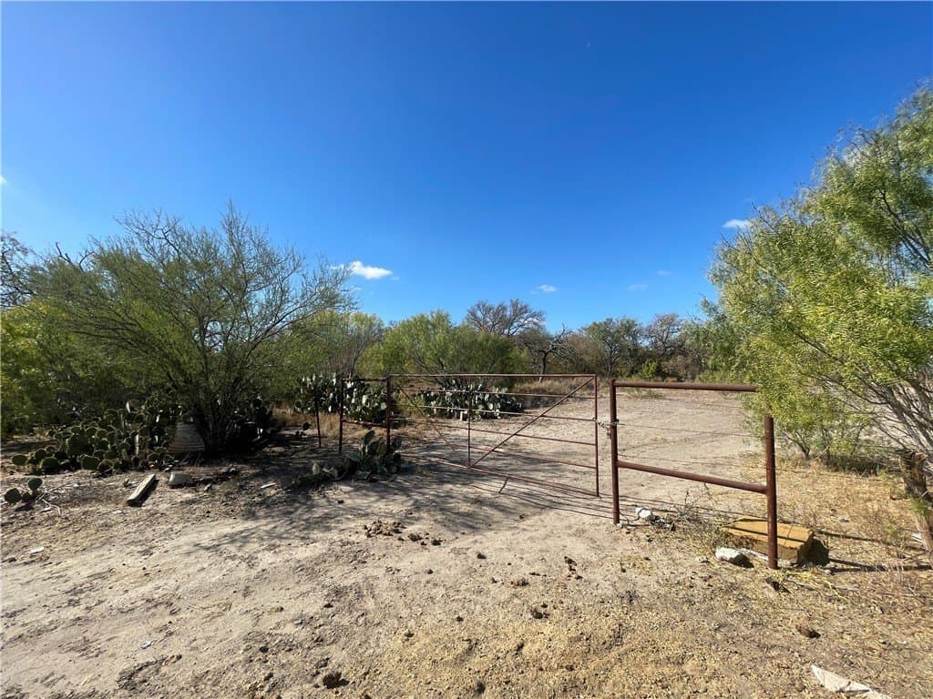 10 acres Cr 421 lot: 1969