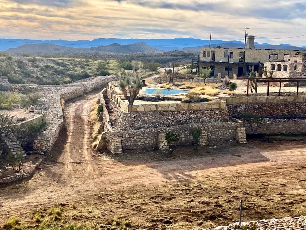 1 Villa De La Mina Rd.
