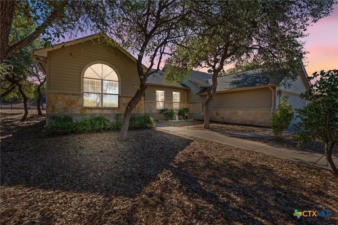 1200 Misty Hollow