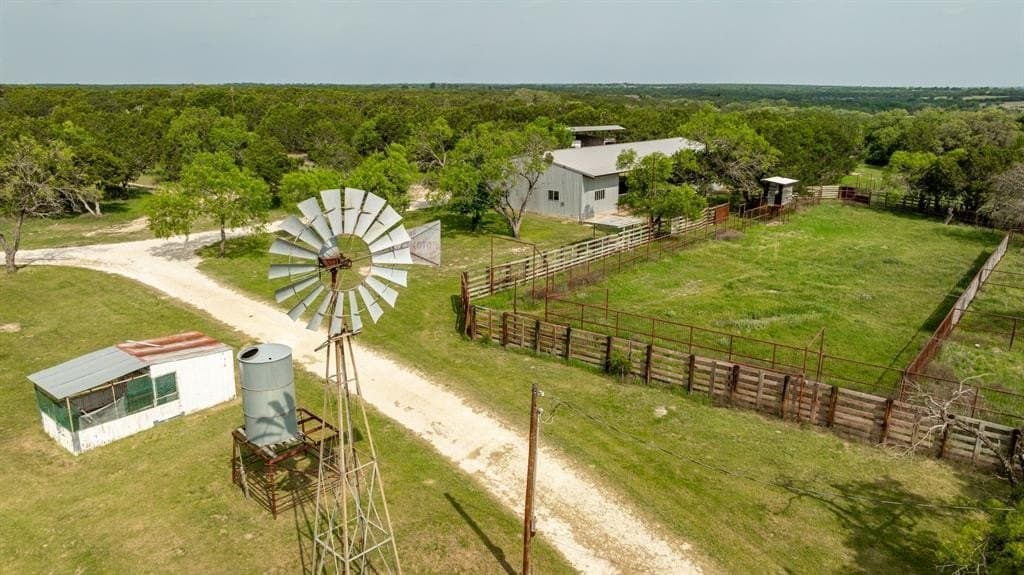 5905 N US Highway 281 (172)