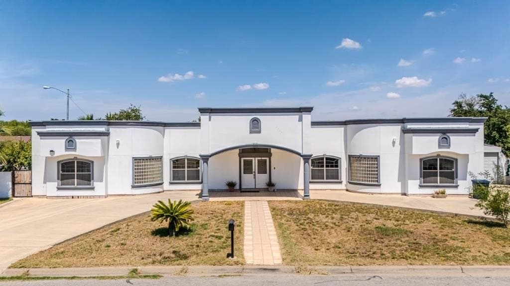2205 Royal Park