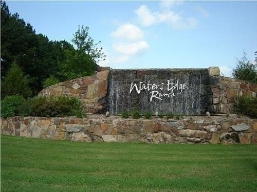 302/303 Lago Vista Drive