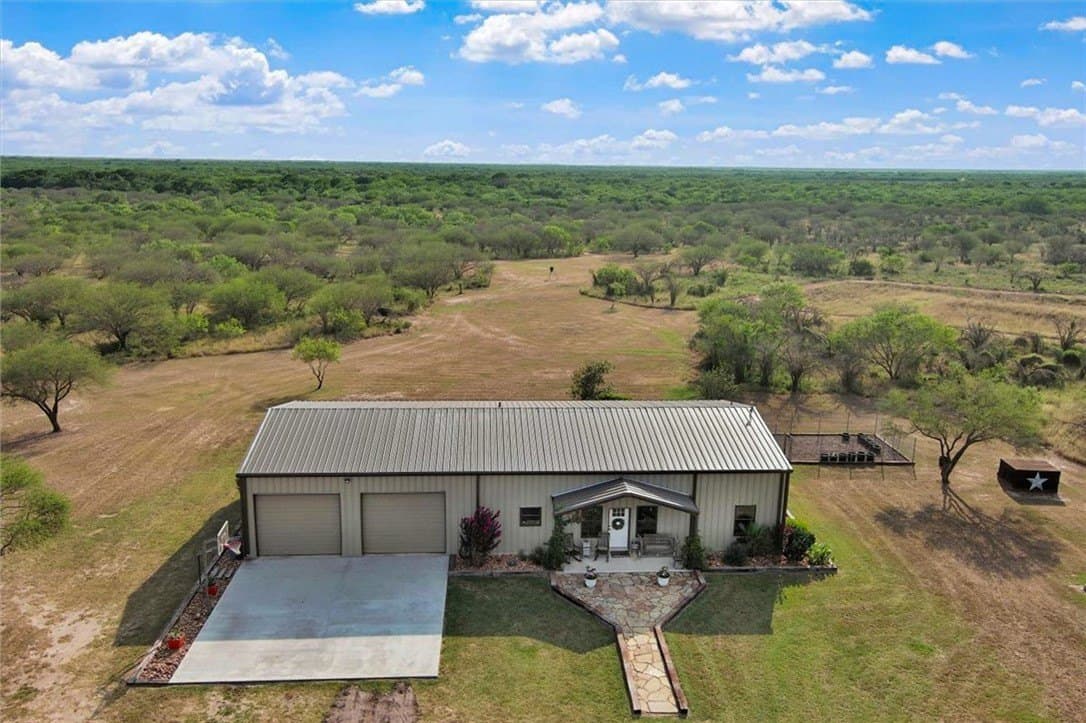 226 Private Road 3251