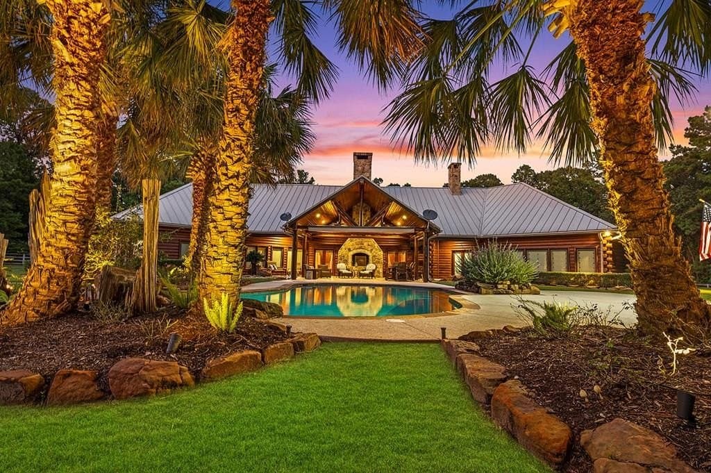 215 Delcrest Drive