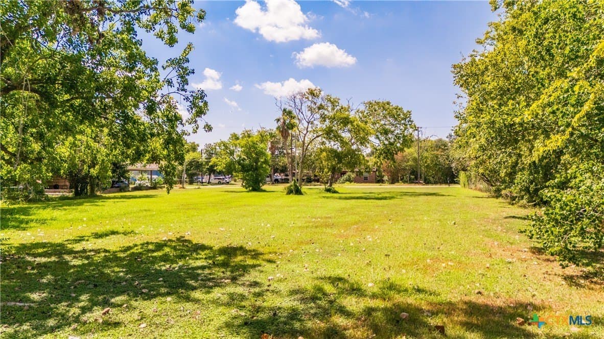404 8th Street lot: 8