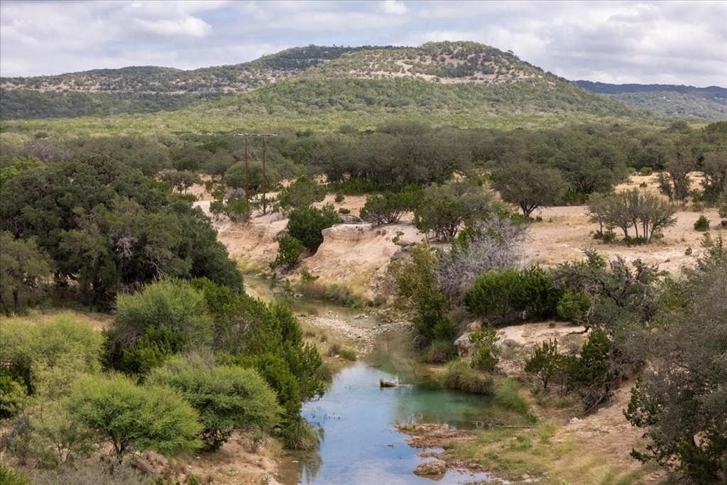 15689 Ranch Road 337